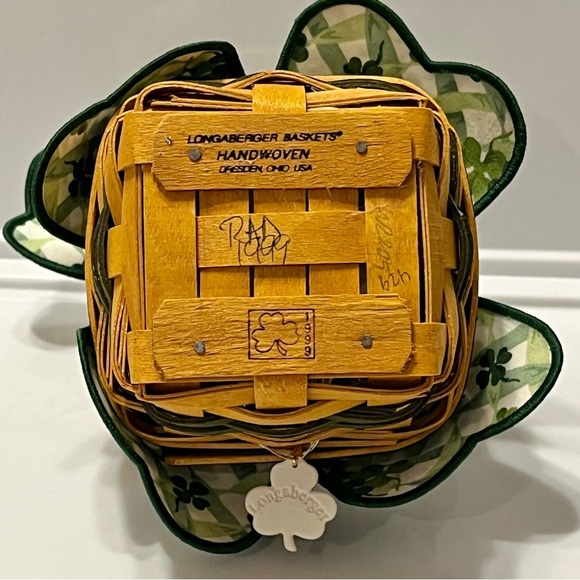 Longaberger 1999 Lots of Luck Basket w/Liner,Charm, Protector,Lid & Product Card - Picture 4 of 10